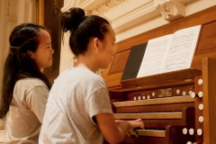 Mary(left)-and-Anna-Pan-at-Mechanics-Hall-13-077248
